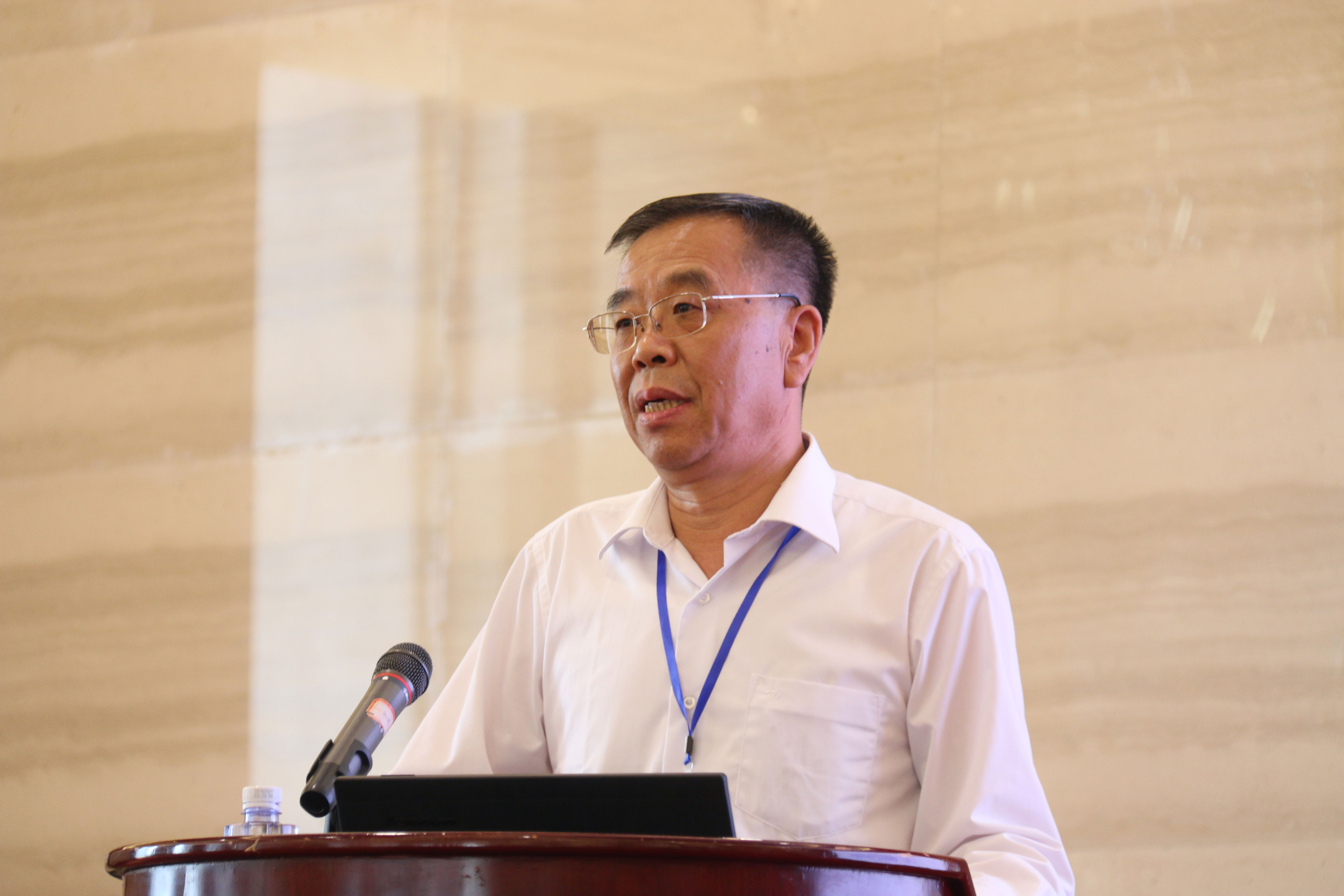 中国人民大学荆新教授